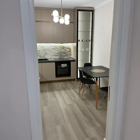 E&e Family Apartment, 5 Min From Airport, Center Vorë