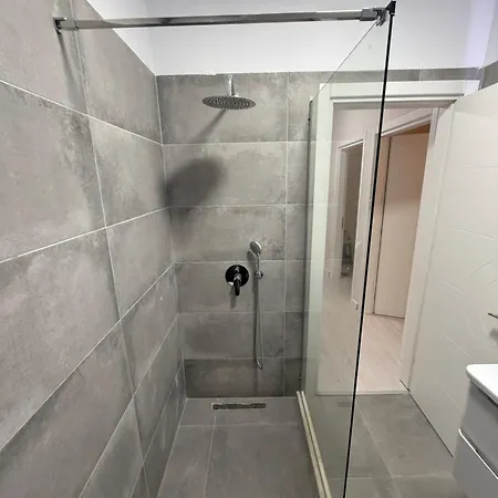 E&e Family Apartment, 5 Min From Airport, Center Appartamento